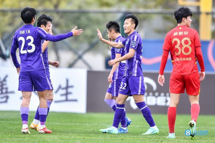 半场-苏缘杰3分钟2球方镜淇伤退 津门虎暂2-0领先北体大