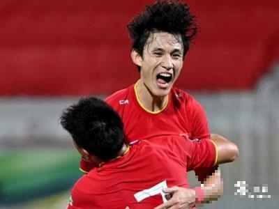 国足战沙特首发名单出炉，武磊、张玉宁领衔，埃克森替补