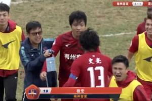 神剧情！桂宏世界波读秒绝平，助梅州客家升入中超联赛！